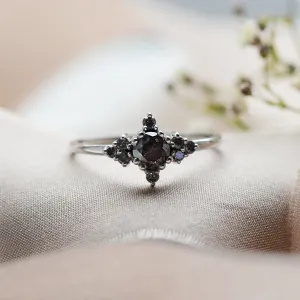 Zlatý prsten se salt'n'pepper diamanty ve vintage stylu FORTUNATO Thumbnail