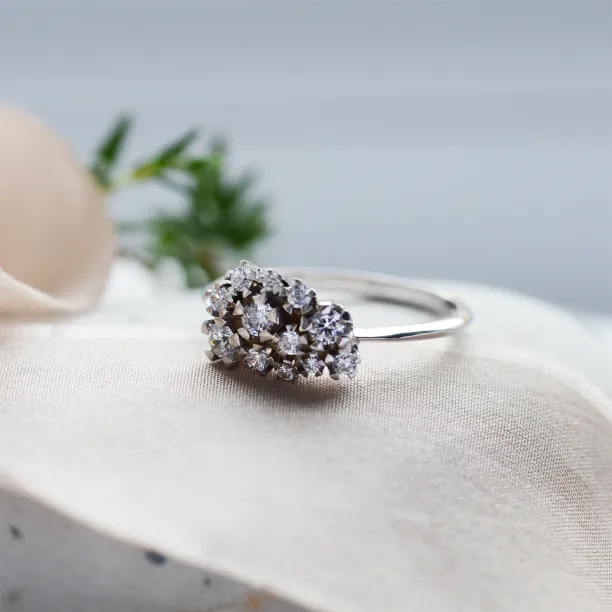 Netradiční zlatý cluster prsten s diamanty SEVERINO Image