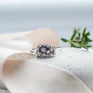 Netradiční zlatý cluster prsten s diamanty SEVERINO Thumbnail