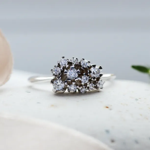 Netradiční zlatý cluster prsten s diamanty SEVERINO Image