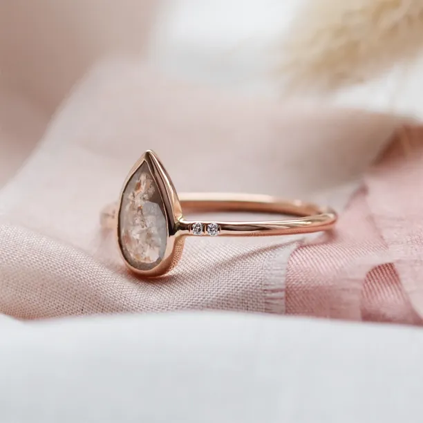 Originální zásnubní prsten se salt'n'pepper diamantem MARANZA Image