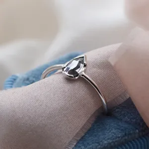 Netradiční zásnubní prsten se salt'n'pepper diamantem GARDA Thumbnail