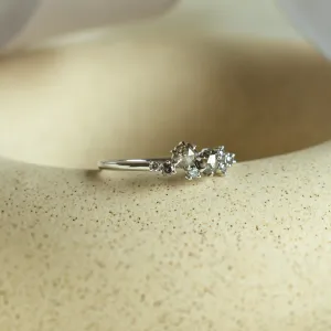 Zlatý cluster prsten s hexagon salt'n'pepper diamanty CLARINA Thumbnail