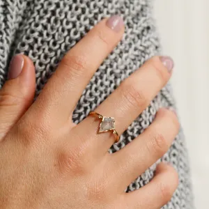 Zásnubní prsten se salt'n'pepper diamantem SALLYX Thumbnail