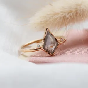 Zásnubní prsten se salt'n'pepper diamantem SALLYX Thumbnail