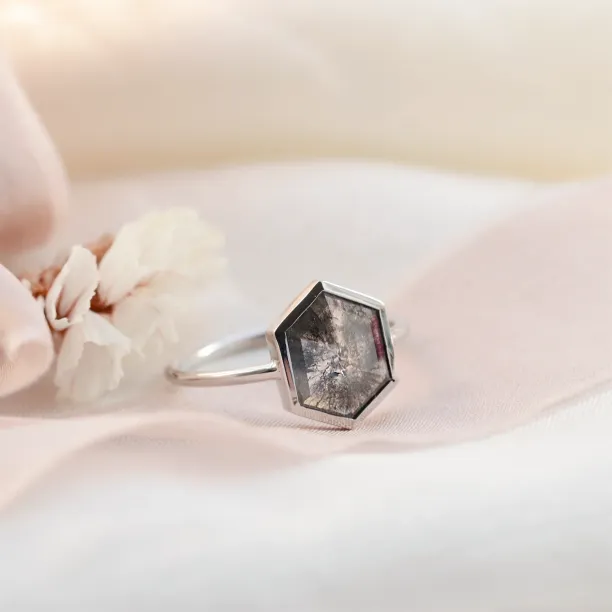 Vintage zásnubní prsten se salt and pepper diamantem CARRA Image