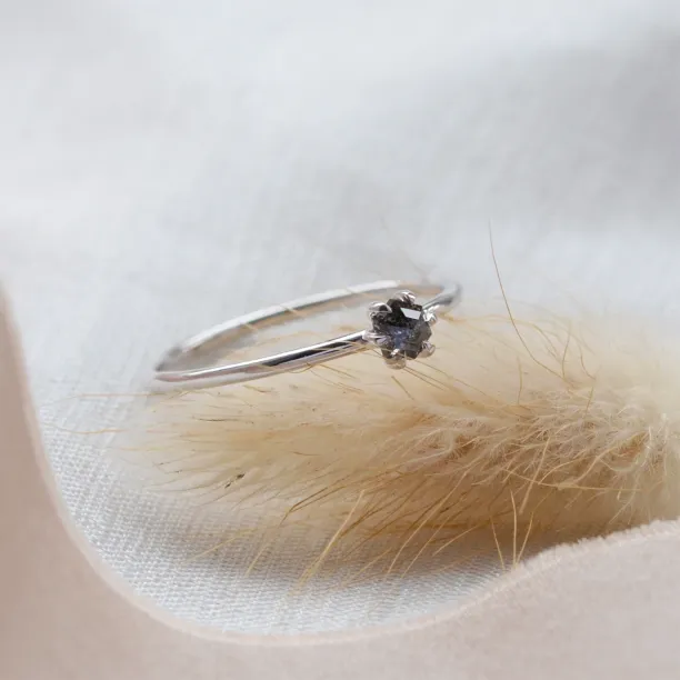 Minimalistický prsten se salt and pepper diamantem ELLAX Image