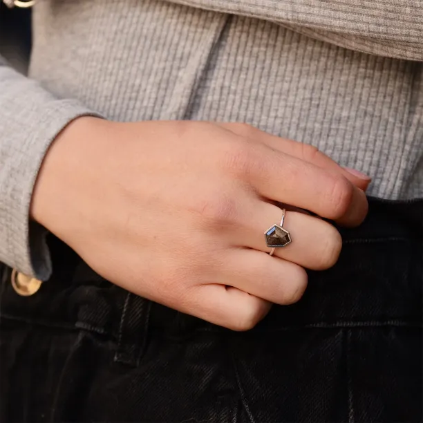 Zlatý prsten s hexagon salt and pepper diamantem CIARO Image