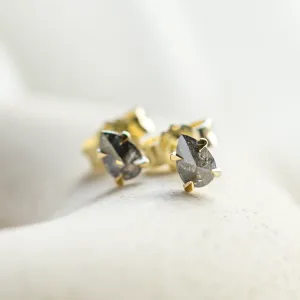 Gold minimalist earrings with salt and pepper diamonds STELLIE Thumbnail