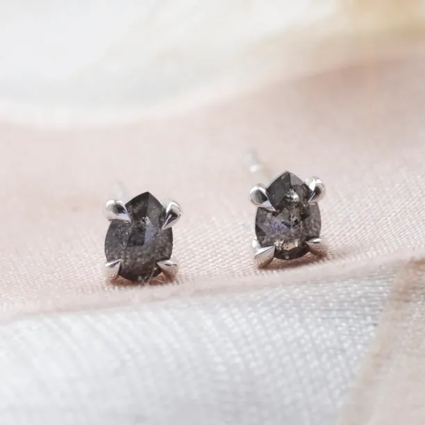 Gold minimalist earrings with salt and pepper diamonds STELLIE Image