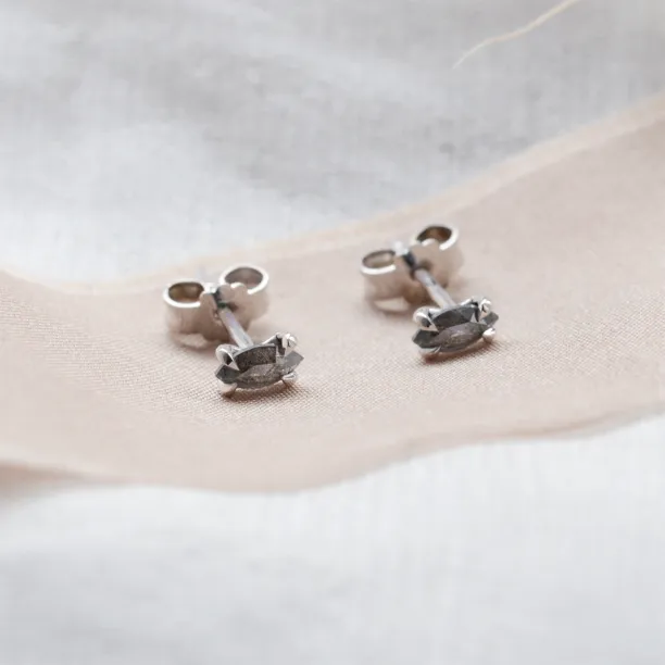 Minimalist salt and pepper diamonds earrings STELLA Image