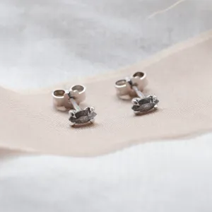 Minimalist salt and pepper diamonds earrings STELLA Thumbnail