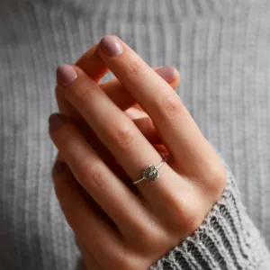 Minimalistický prsten se salt'n'pepper diamantem CUSCINOS Thumbnail