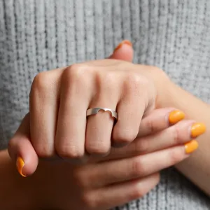 Zlaté snubní prsteny s výřezem srdcem LOVE Thumbnail