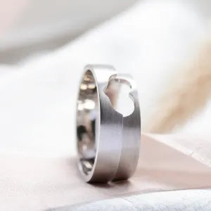 Zlaté snubní prsteny s výřezem srdcem LOVE Thumbnail