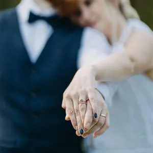 Irregular wedding bands in solid gold RUFFLE Thumbnail