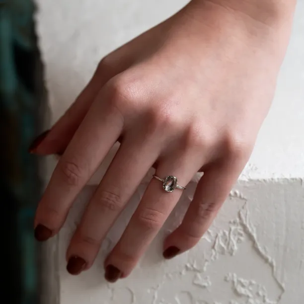 Zlatý prsten se salt'n'pepper diamantem v art deco stylu ARTISTA Image