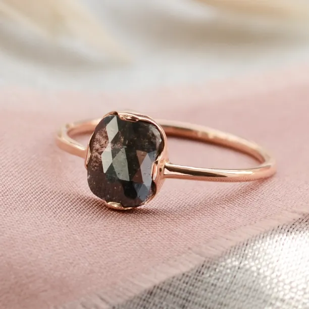 Zlatý prsten se salt'n'pepper diamantem v art deco stylu ARTISTA Image