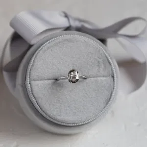 Zlatý prsten se salt'n'pepper diamantem v art deco stylu ARTISTA Thumbnail