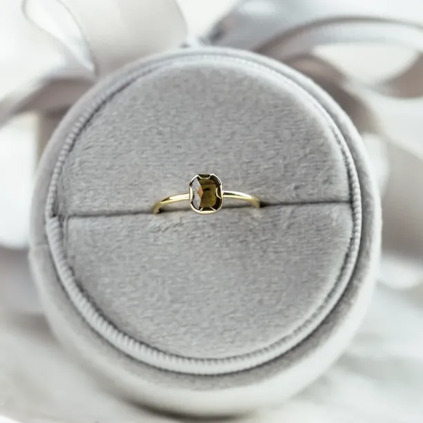 Zlatý prsten se salt'n'pepper diamantem v art deco stylu ARTISTA Image