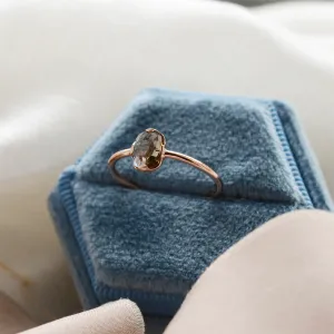 Zlatý prsten se salt'n'pepper diamantem v art deco stylu ARTISTA Thumbnail