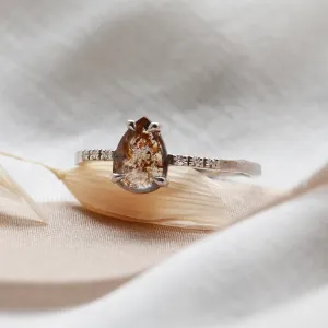 Organický zásnubní prsten se salt'n'pepper diamanty JACQUELINE Thumbnail