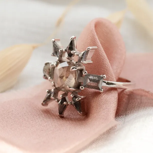 Luxusní zlatý prsten se salt'n'pepper diamanty AURORA Image