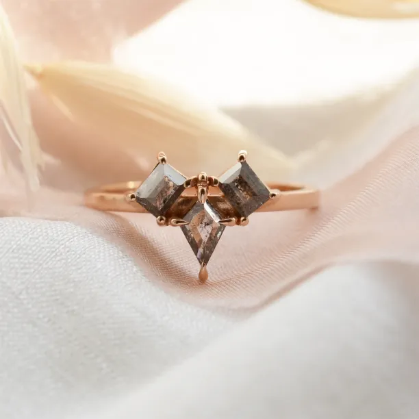 Originální prsten se šedými diamanty salt'n'pepper TOMMASO Image