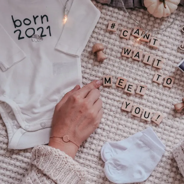 Zlatý náramek se symbolem rodiny a s diamantem ZERAX Image