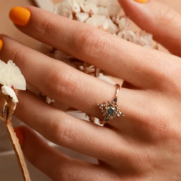 Unikátní cluster prsten se salt'n'pepper diamanty RAVENNA Image