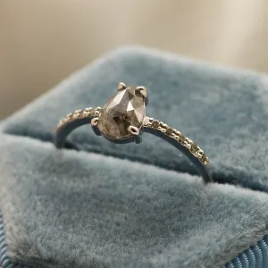 Zlatý zásnubní prsten se salt'n'pepper diamanty JACQUETTE  Thumbnail