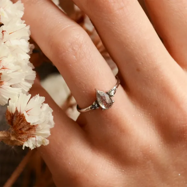 Zlatý prsten s pear salt'n'pepper diamanty JACOBELLA Image