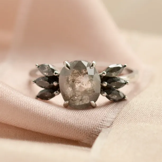 Originální prsten se salt'n'pepper diamanty GIUSTINA Image