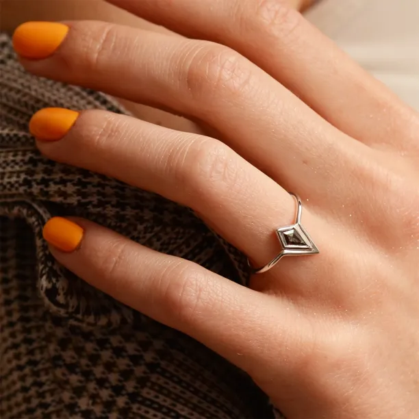 Non-traditional ring with kite salt'n'pepper diamond GIRALDA Image