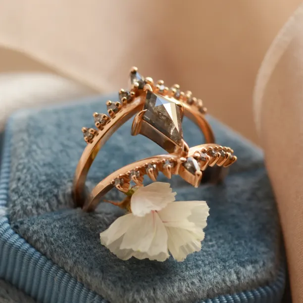 Vintage split shank prsten se salt and pepper diamanty SPLIT Image