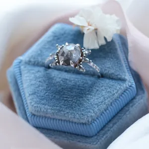 Zlatý netradiční prsten se salt and pepper diamanty BEEZEE Thumbnail