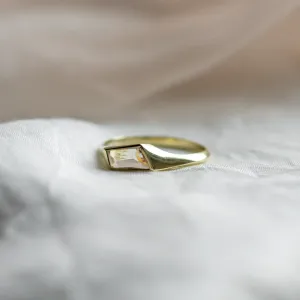 Gold atypical ring with asymmetric pink sapphire EDITH Thumbnail