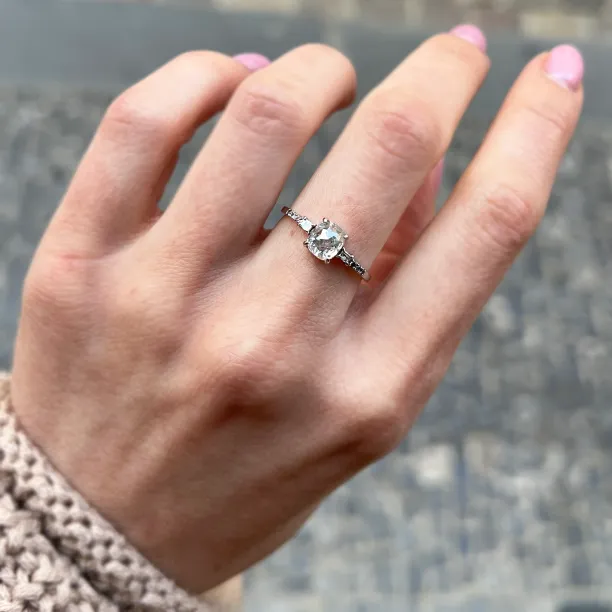 Zlatý prsten se šedým diamantem salt and pepper CATERINA Image