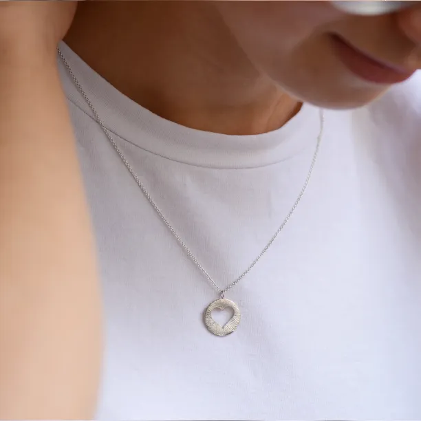 Gold hammered pendant with heart AMORE Image