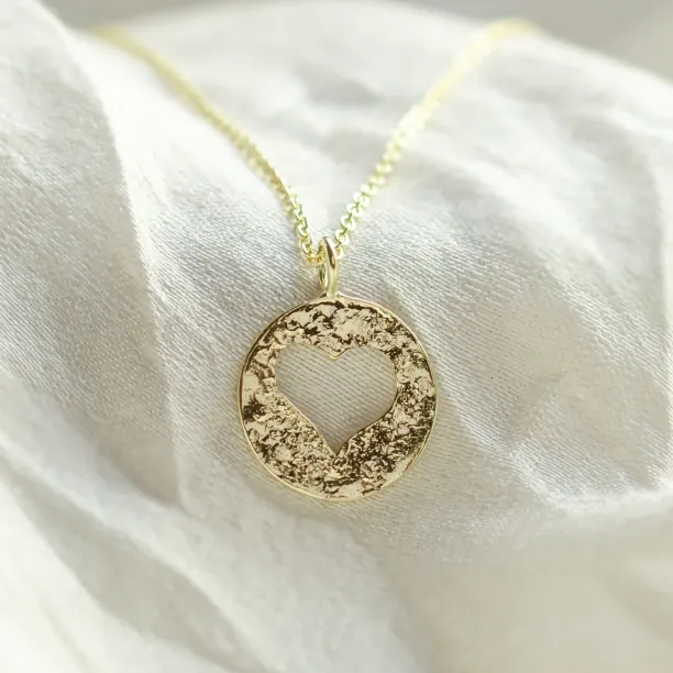 Gold hammered pendant with heart AMORE Image