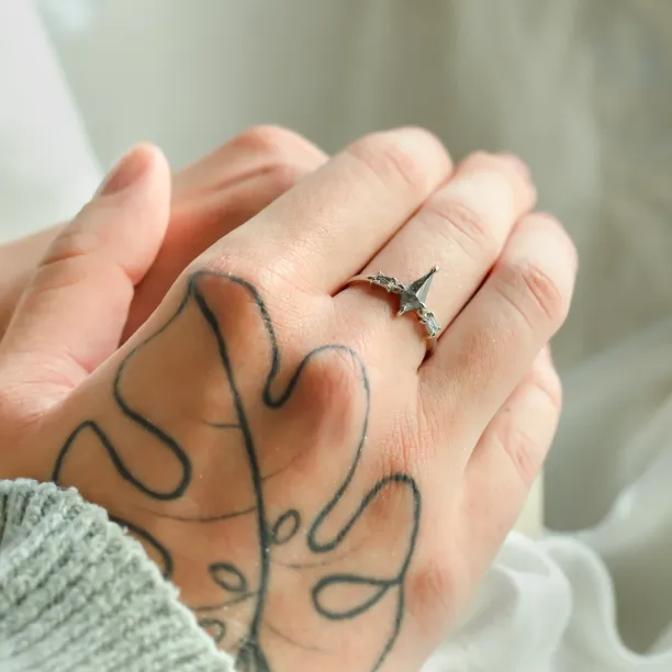 Kite salt and pepper diamant ve zlatém prstenu s baguette diamanty ARIANNA Image