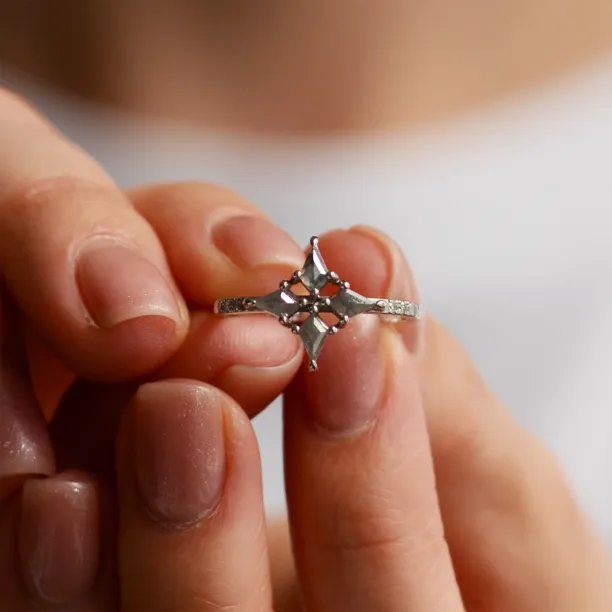 Zlatý prsten ve tvaru hvězdy se salt and pepper diamanty ALESSIA Image