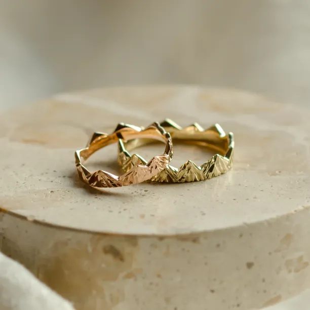 Netradiční snubní prsteny s motivem hor DOLOMITY Image