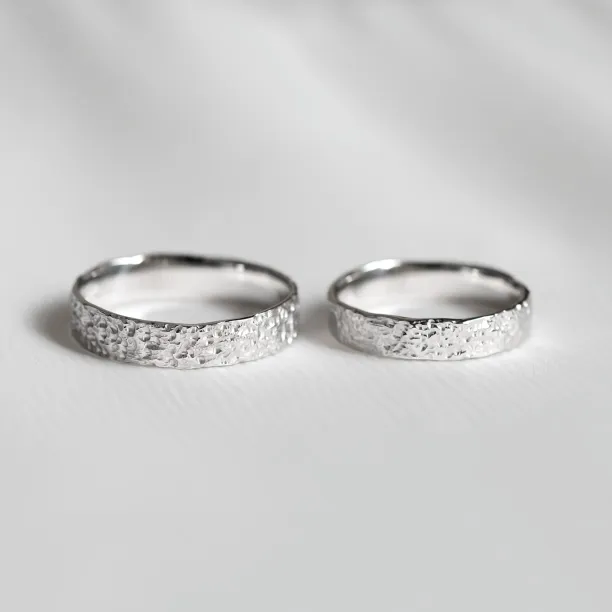 Organic wedding bands with a special surface MOONWALK Image