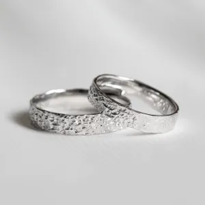Organic wedding bands with a special surface MOONWALK
