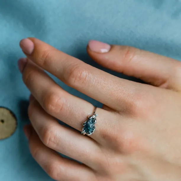 Prsten ze zlata se surovým modrým diamantem a klasickými diamanty POSEIDON Image