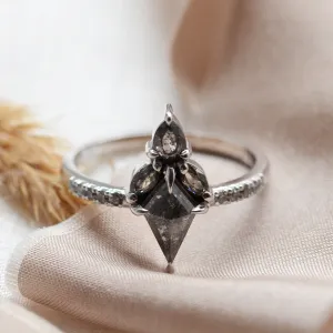 Zlatý cluster prsten se salt and pepper diamanty BEATRICE Thumbnail