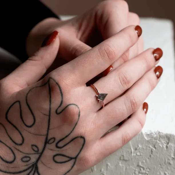 Zlatý prsten s kite salt and pepper diamantem a diamanty CATKIN Image