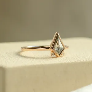 Zlatý prsten s kite salt and pepper diamantem a diamanty CATKIN Thumbnail