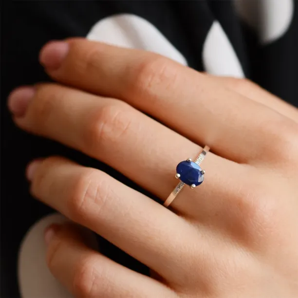 Safírový prsten ze zlata s diamanty GRETA Image